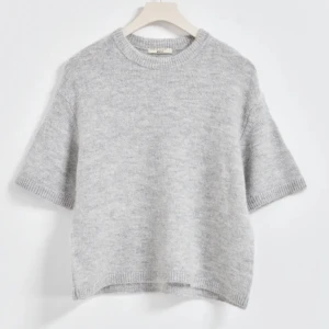 Stickad T shirt - Stickad t shirt från Gina Tricot, använd fåtal gånger🌟