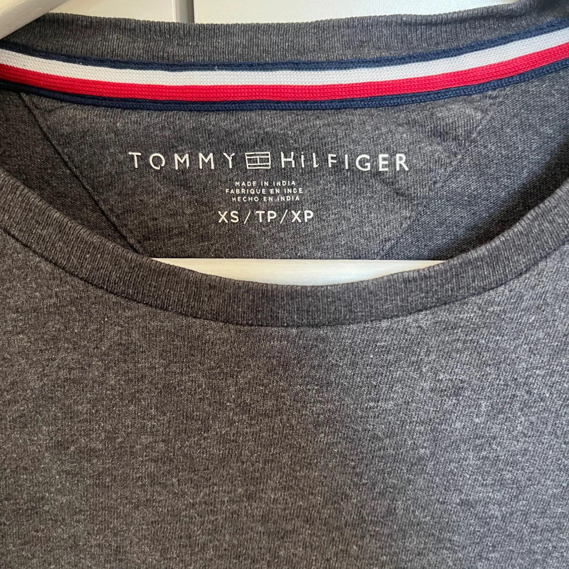 Tommy Hilfiger  - 90