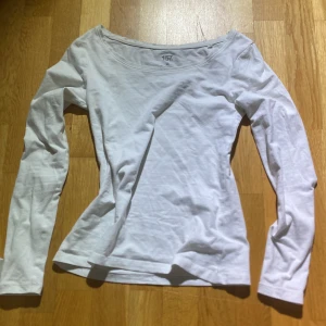 basic vit tröja med bred u-ringning - bra basic