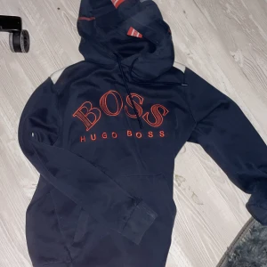 Fet Hugo boss hoodie - Fet Hugo boss limited edition hoodie i topp skick 