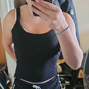 Linne  - Säljer denna för använder den inte. Har inte använt den så mycket, men inga skador eller fläckar. Frakt från 20kr