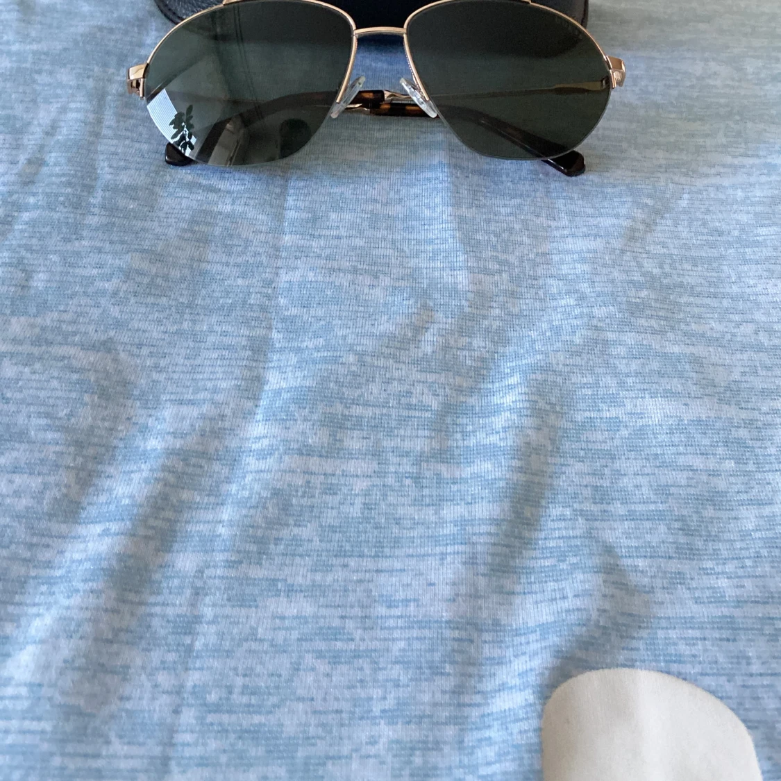 Nästan oanvänd original GUESS solglasögon  - 92