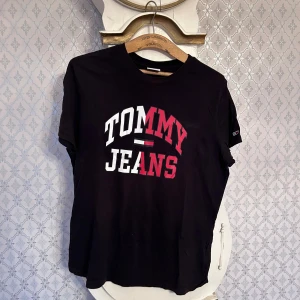 Tommy jeans  - Tommy jeans tshirt st xl  Fin sick 