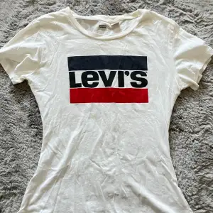 Insydd Levis T-shirt. Inga tecken på användning.