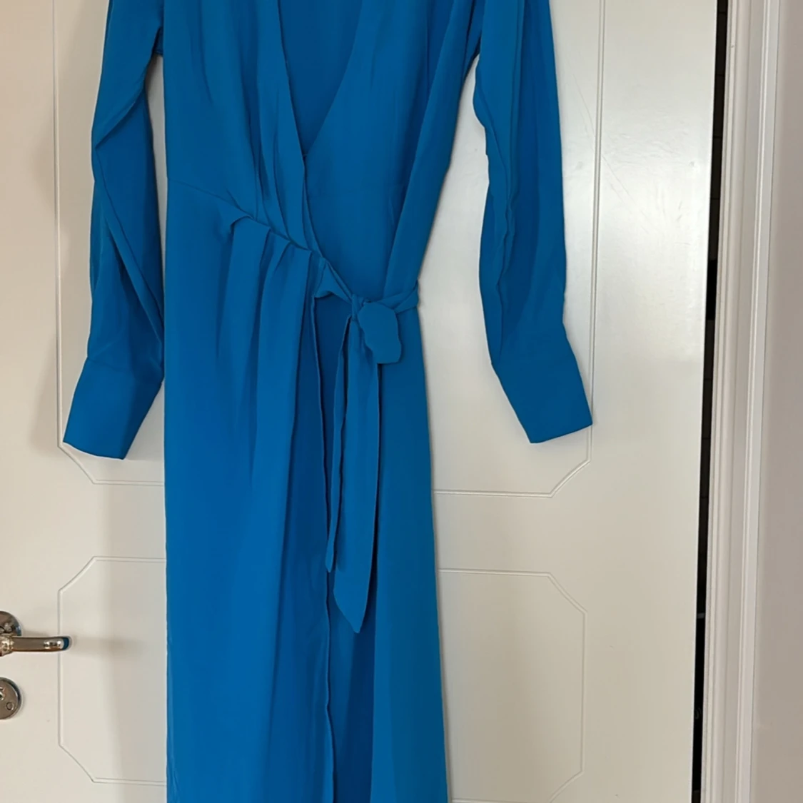 Långärmad omlottklänning NAKD - 92