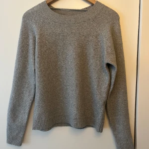 Stickad tröja -  Så bra skick nästan som ny!