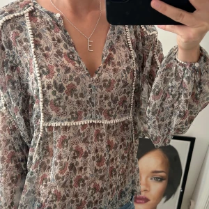 Pepe jeans blus  - Såå perfekt sommar blus från pepe jeans💖passar så bra till vardags och fest! 