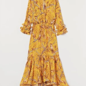 Johanna Ortiz x H&M Designer klänning midsommar blommig  - Perfekt klänning till midsommar! Från den exklusiva kollektionen Johanna Ortiz x H&M Som sålde slut direkt.  Volanger vid ärmar och nedtill. Xs men passar även small. Använd 1 gång 