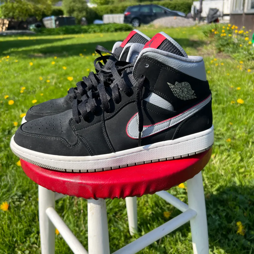 Säljer dessa snygga jordans som använts måttligt. Storlek 45. Tyvärr tappat bort original box. Pris kan diskuteras.. Kengät.