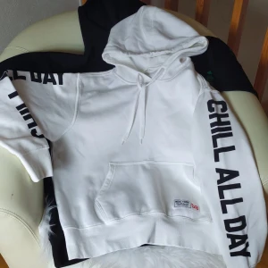 Huvtröja - Rolig huvtröja i nyskick! Så mjuk och mysig. M 50kr 