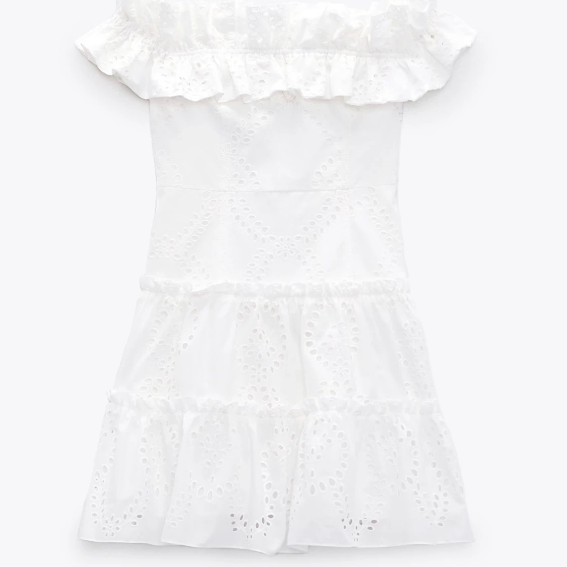 Vit broderad klänning 