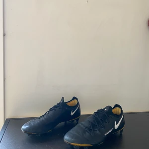 Nike phantom - Bra skick använt 3 gånger som Max! Inget slitage på dobbar eller så!