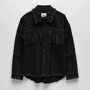 Jeans jacka med fransar och glitter - Använd fåtal gånger  Nypris 500kr🫶🏼