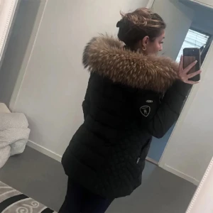 Rock n blue jacka - Haft den något år men är i bra skick och vill bara bli av med den, pris kan diskuteras 