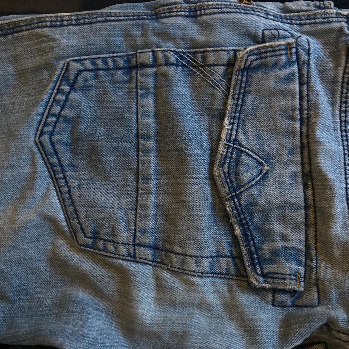 Ljusblåa lågmidjade jeans - 91