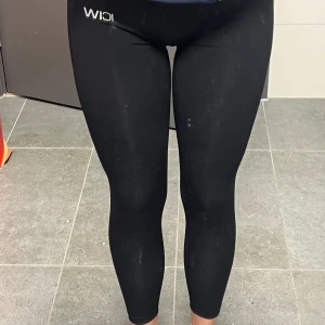 ICIW define seamless tights - Använda 2 gånger, som helt nya! Otroligt sköna❤️‍🔥 säljes pga att de tyvärr inte kommer till användning. Nypris är 449 kr