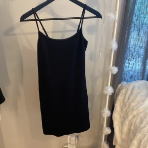 Vintage klänning  - Figur klänning, sitter jätte fint på kroppen men är lite för stor för mig, bra materiel, knappt använd 