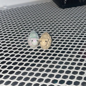 2 får pärlor  - 2 stycken får pärlor som passar till penna🌟💛🐑