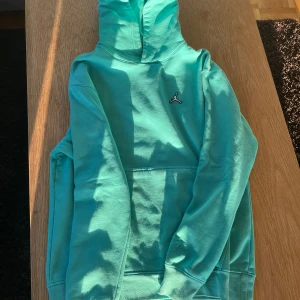 Jordan Hoodie - Jordan hoodie. Använd flertal gången men inga fläckar eller liknande.