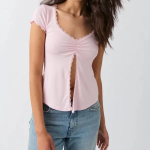 Topp från gina - Jag köpte toppen igår, gillar inte den riktigt, men har inte möjligheten att lämna tillbaka lappen sitter kvar!❤️ hör av er om ni har frågor