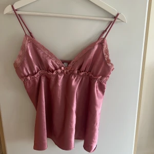 Söt vintage too  - Söt rosa vintage topp köpt i Rom! 