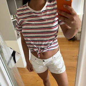Randig crop-top - Randig magtröja i storlek S, bra skick! 🙌