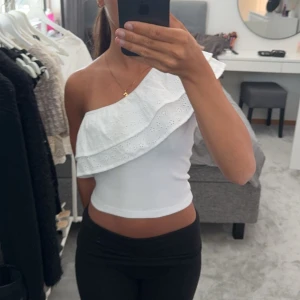 One shoulder topp - Jättefin one shoulder topp som jag aldrig har använt💗