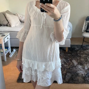 Söt klänning - Klänning med volang, passar s💕💕