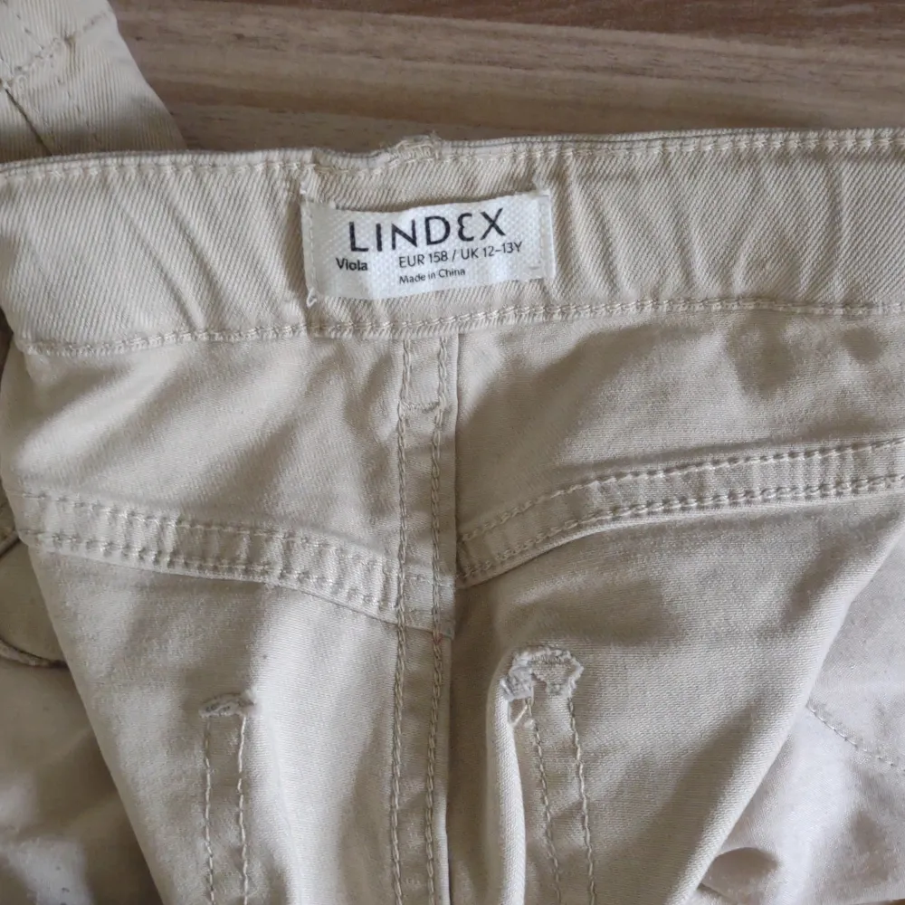 Snygga jeans från Lindex 💕 Viola, storlek 158 💕 Jag har flera av dessa jeans i olika färger, så kolla gärna in mitt konto för fler 💕 Jag kör gärna på paketpris 💕. Jeans & Byxor.