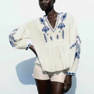 Jättefin tröja - Säljer denna som är helt ny med lappar på, sitter som Xs/S och är i storlek XS säljer pågrund av den inte passa mig som jag ville och att jag tappa bort kvittot ❤️köpt för 400kr säljer för 300kr med lappar