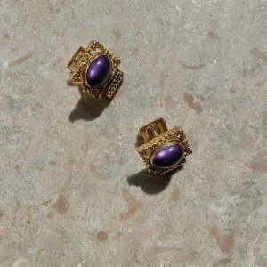 Vintage Wrap Cufflinks - Beautiful set of Vintage Mexican Cufflinks.  Best Paired with our assortment of Cuff linking tops.  Good Condition.