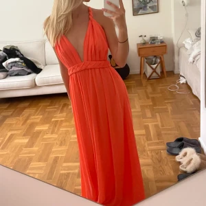Maxiklänning - Så fin orange/korallfärgad maxiklänning🌸