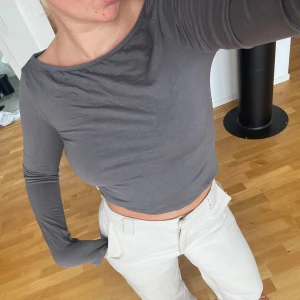 Grå långärmad tröja  - Storlek S , fint skick trotts att den används många gånger 