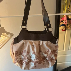 Axel väska - Superfin vintage axel väska 💕