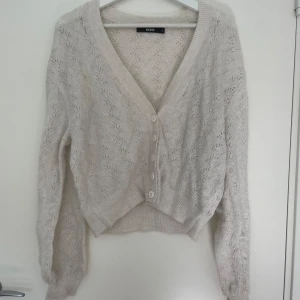 Vit kofta - Skön och gullig kofta✨ strl s men passar m också