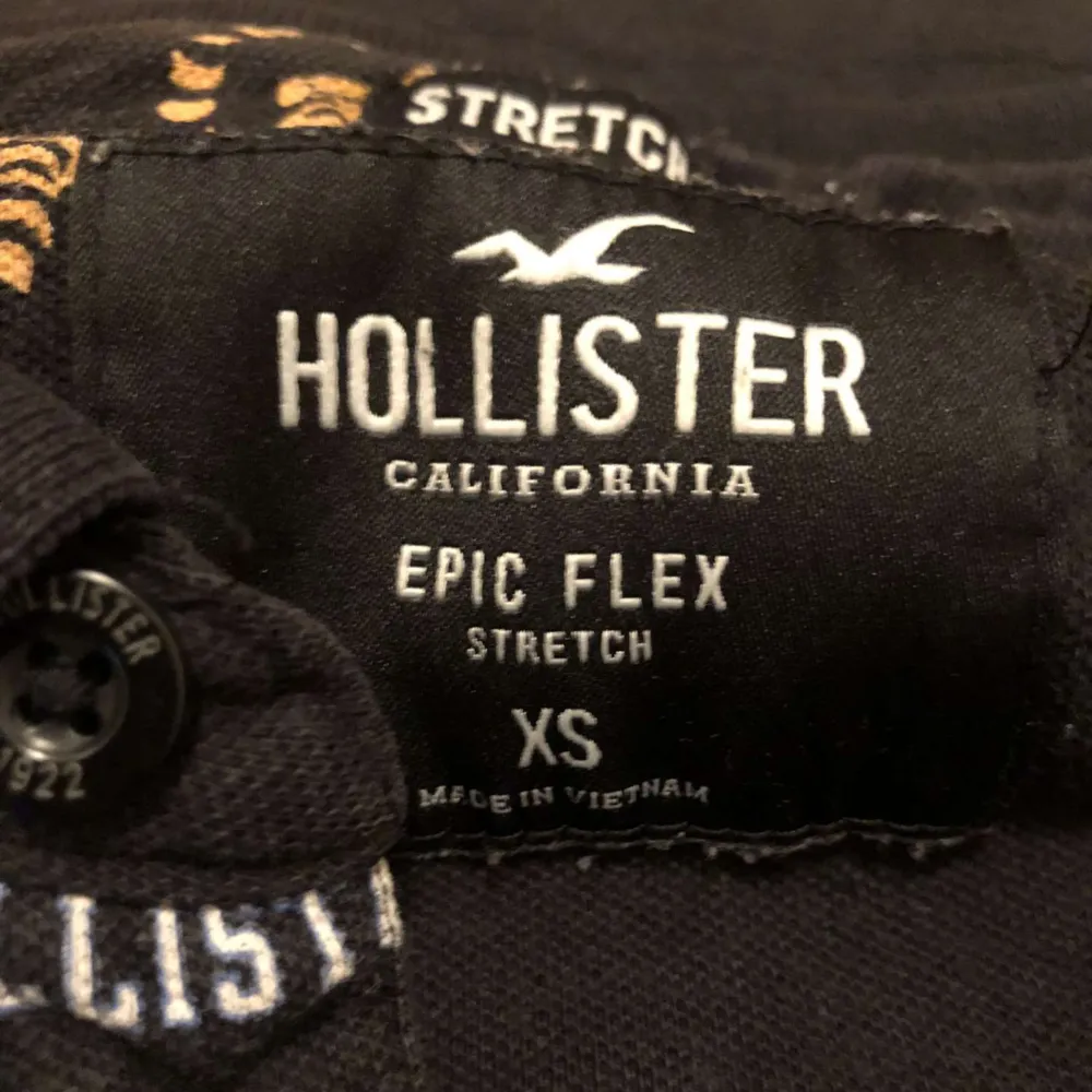 Hollister Polo / Pike i storlek XS Stretch, kan passa S. Använd, bra skick!. T-shirts.