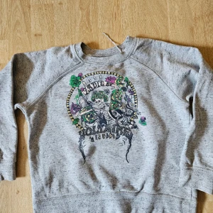 Zadig & Voltaire tröja stl 12 år  - Jättefin tröja i jättefin skick. 