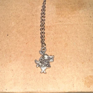 Halsband  - Hej, säljer hemmagjorda smycken i mycket bra skick.