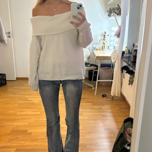 Off-sholder tröja - Superskön off-sholder tröja från cubus. Storlek s men skulle säga att den även passar xs.