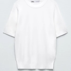 Zara t-shirt  - Jätte fin stickad tröja, skriv vid intresse🩵