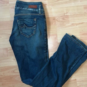 Ltb jeans - Säljer dessa ltb jeans då dem ej kommit till användning🩷 superfint skick! De är lågmidjade 