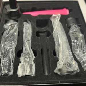 Hårvård  - Poze professionella styling verktyg. Avancerad teknik som gör att du enkelt skapar eleganta frisyrer med glänsande 👩‍🦱 lockar  Har använt bara den som är markerade på bilden några gg.!  Hos lycka så kostar den 895kr 