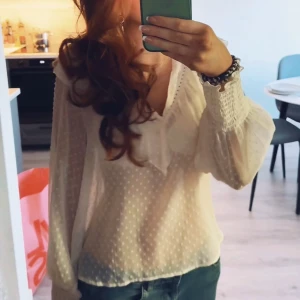 blus från zara - super söt blus från zara, knappt använd 💓