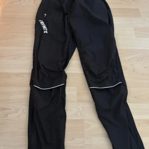 Träningsbyxor - Träningsbyxor av Trimtex. 160cm/xs/s. Bra skick. Fråga gärna om fler bilder, mätningar, osv. Skriv helst innan du köper! 