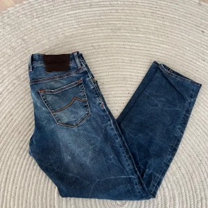 Jacob cohen premium edition - Knappt använda. Skick 9/10. Riktigt cool och unik tvättning och inga defekter. Ny pris ~10 000. Då dessa är premium edition. Tar emot byten