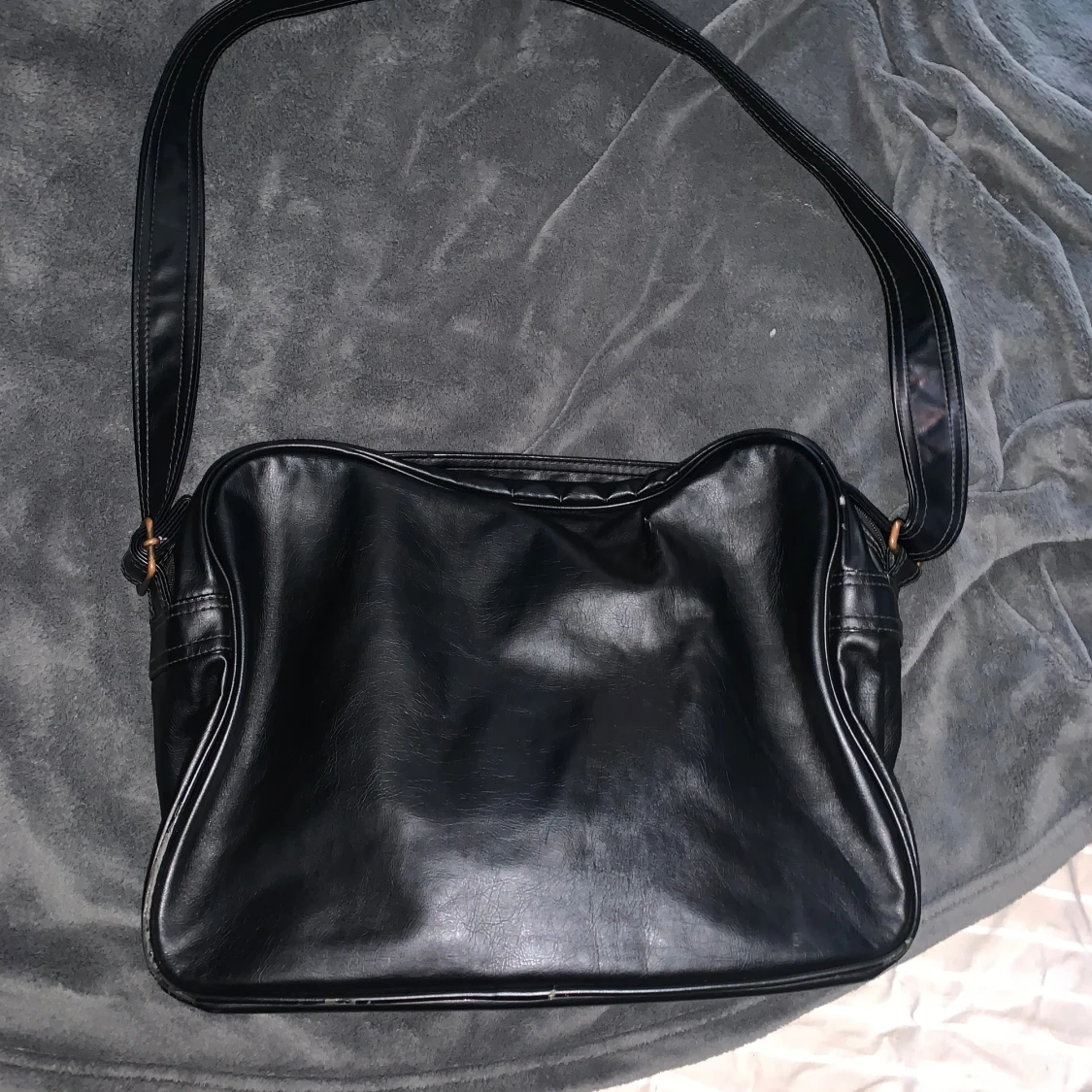 Svart adidas väska - 90