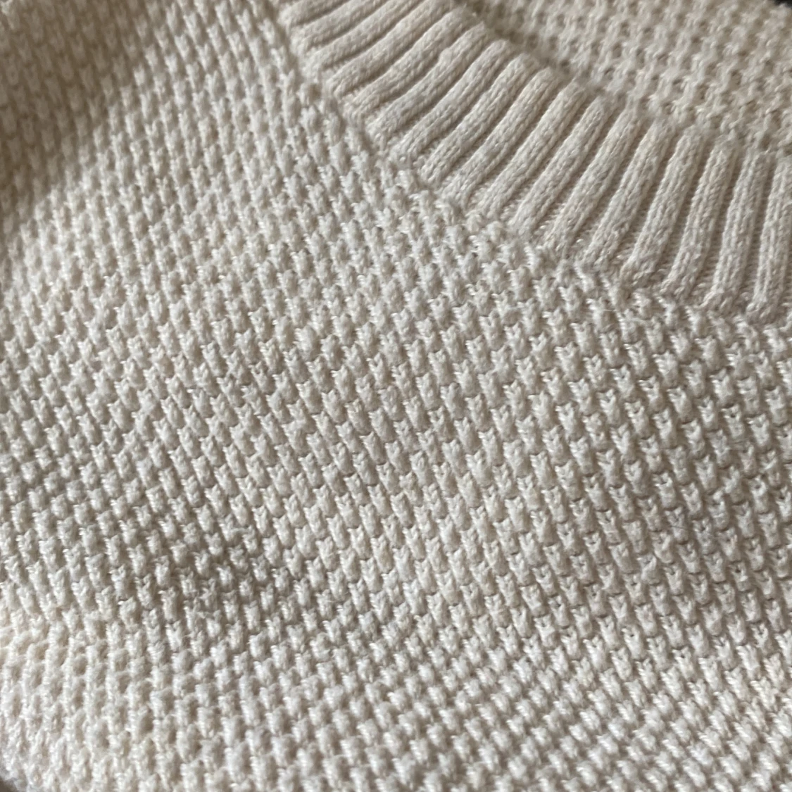  stickad tröja från East West - 91