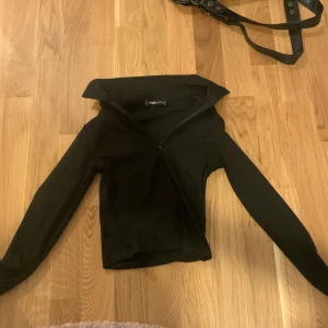 Tränings tröja från new yorker  - Fin träningströja från new yorker i bra skick. Säljs då den inte används längre 💕