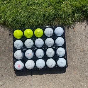 Titleist PRO v1 - ok skixk - Titleist PRO v1 i ok skick samt några i gul/grön färg, 20 st