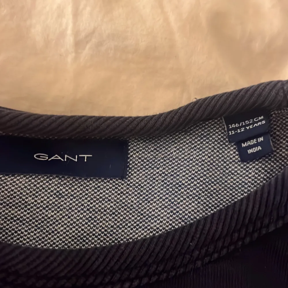 Söt gant sweatshirt i stolek 146/152 💕. Tröjor & Koftor.